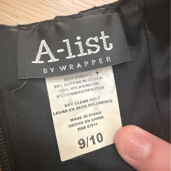 Chic Black Strapless Dress with Pattern - Picture 7 of 7